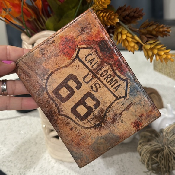 🤎ROUTE 66 PASSPORT HOLDER - Picture 1 of 10